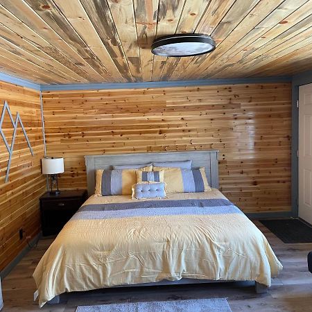 The Whispering Elms Motel Baker Екстер'єр фото