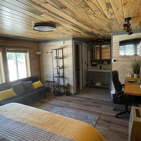 The Whispering Elms Motel Baker Екстер'єр фото