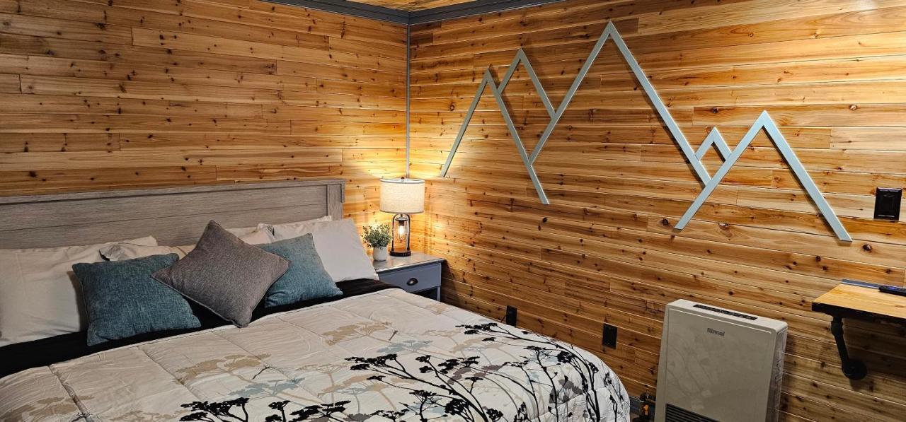 The Whispering Elms Motel Baker Екстер'єр фото