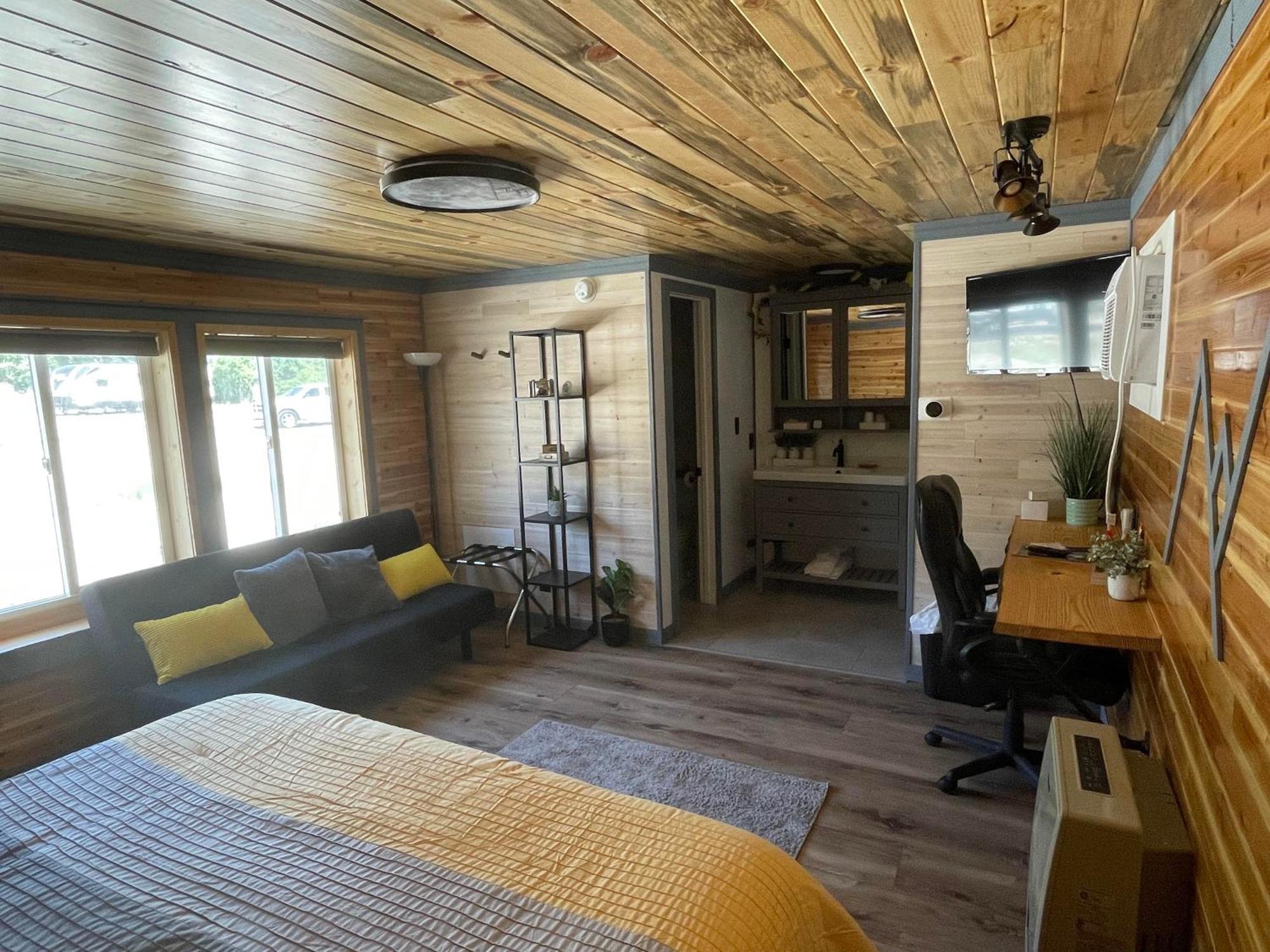 The Whispering Elms Motel Baker Екстер'єр фото
