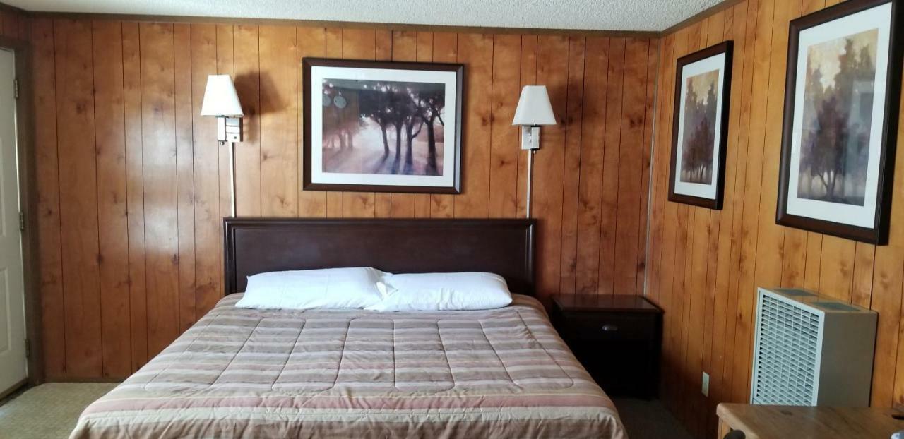 The Whispering Elms Motel Baker Екстер'єр фото
